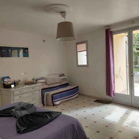 Mas Des Cigognes Bed & Breakfast Le Thor Exterior photo