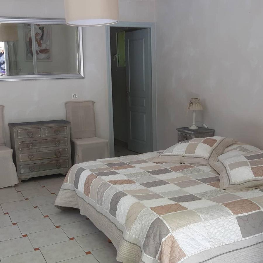 Mas Des Cigognes Bed & Breakfast Le Thor Exterior photo