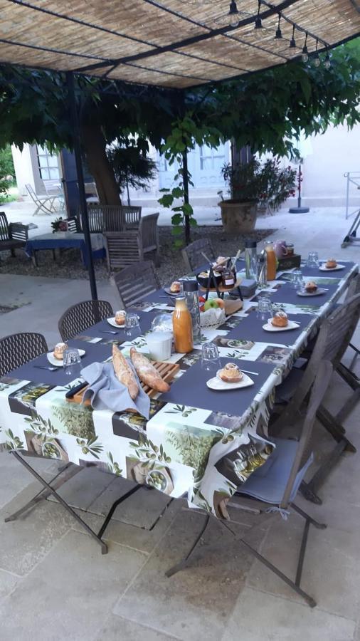 Mas Des Cigognes Bed & Breakfast Le Thor Exterior photo