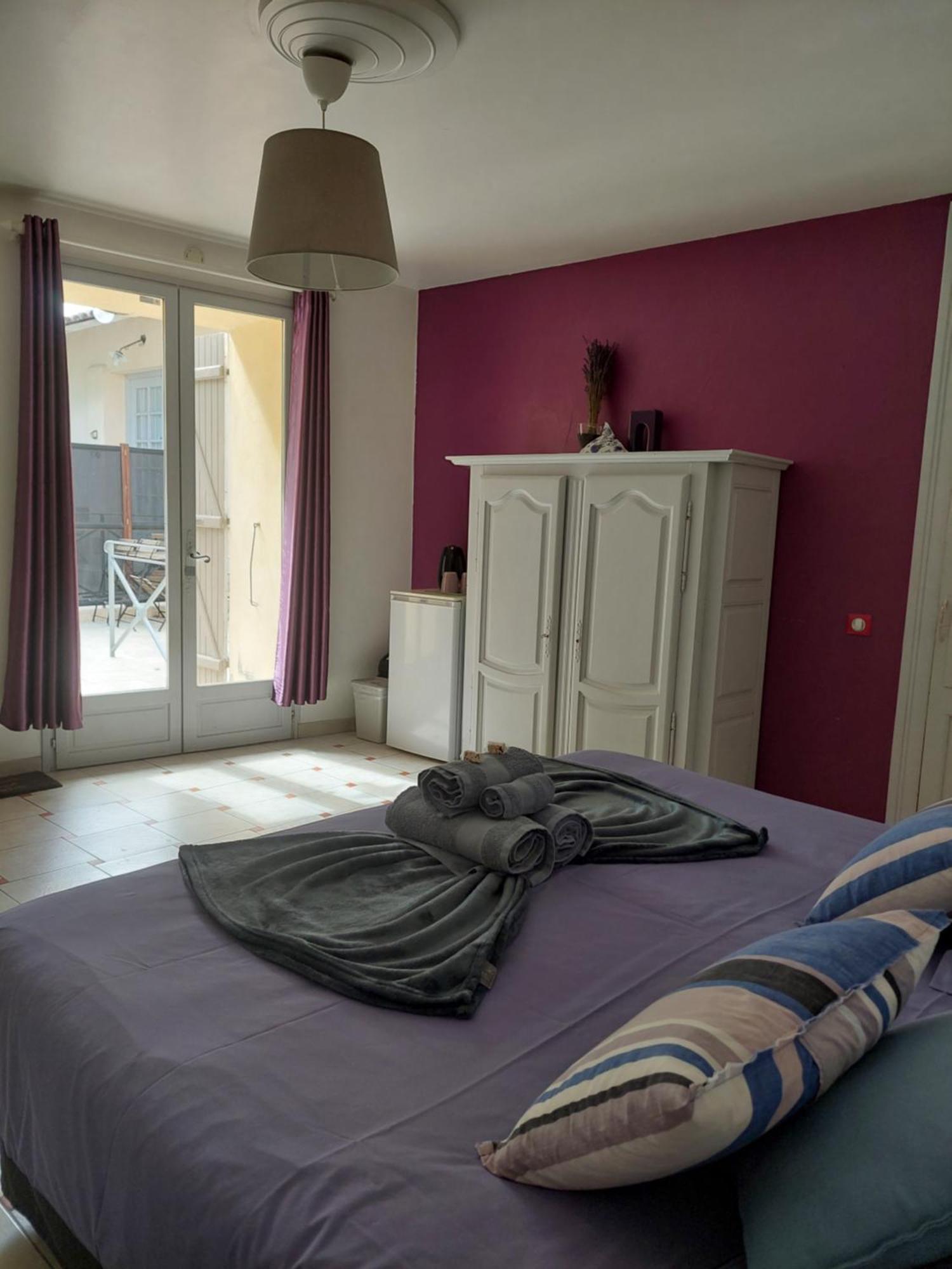 Mas Des Cigognes Bed & Breakfast Le Thor Exterior photo