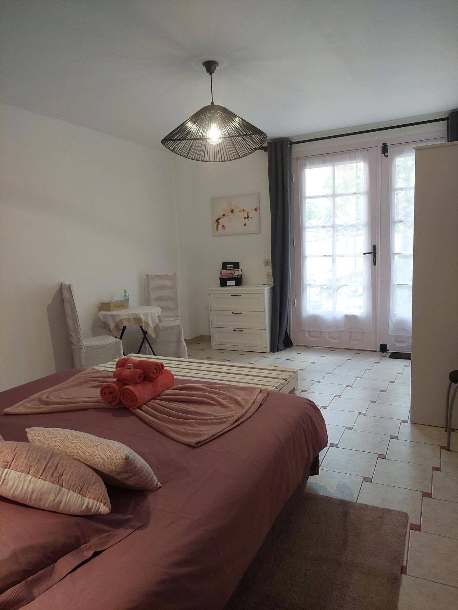 Mas Des Cigognes Bed & Breakfast Le Thor Exterior photo
