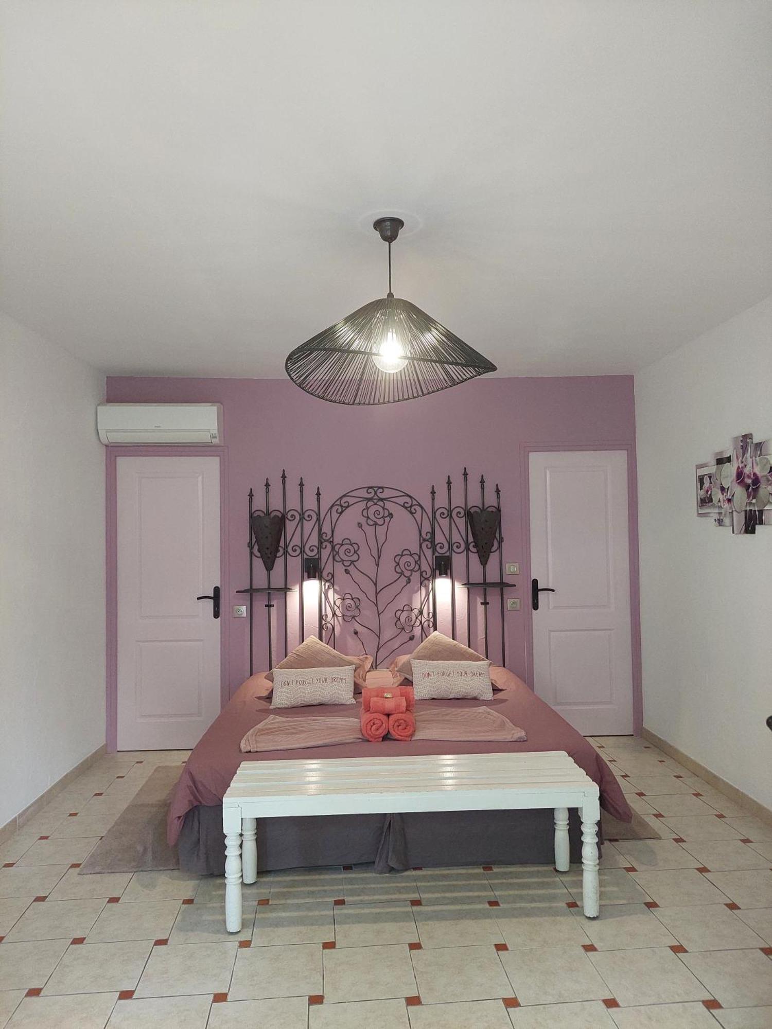 Mas Des Cigognes Bed & Breakfast Le Thor Exterior photo