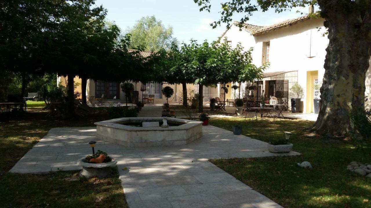 Mas Des Cigognes Bed & Breakfast Le Thor Exterior photo