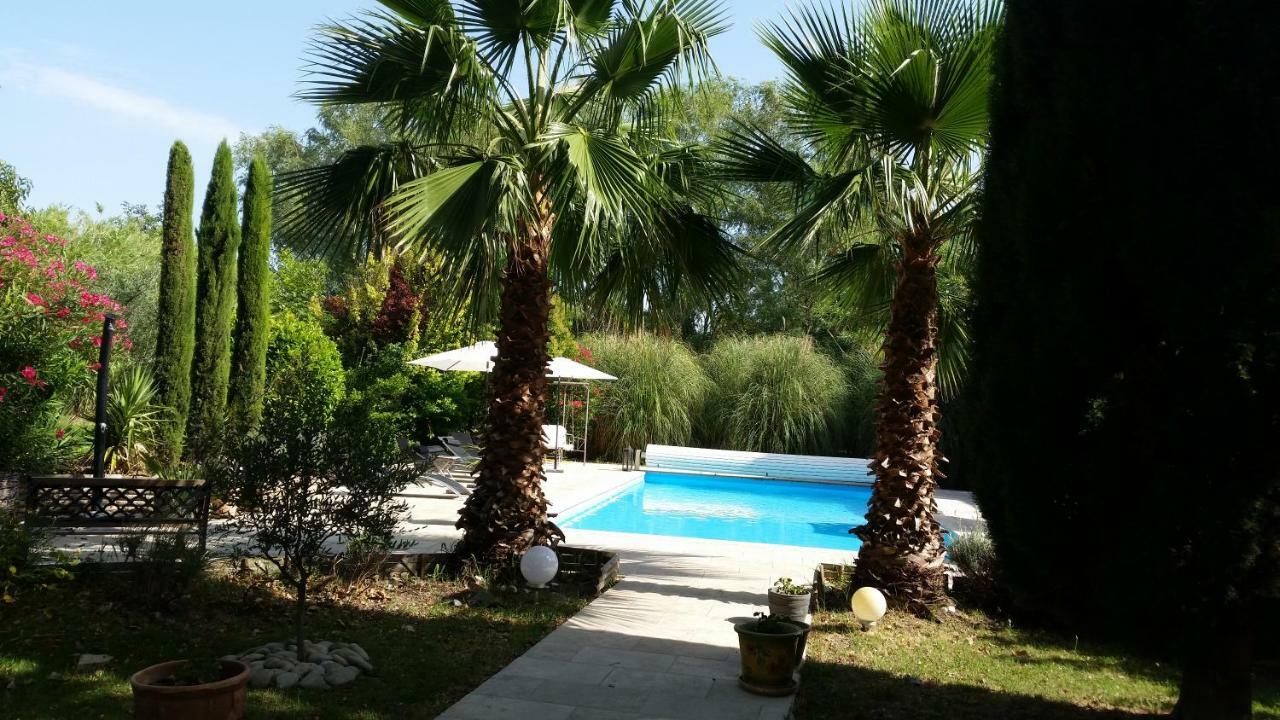 Mas Des Cigognes Bed & Breakfast Le Thor Exterior photo